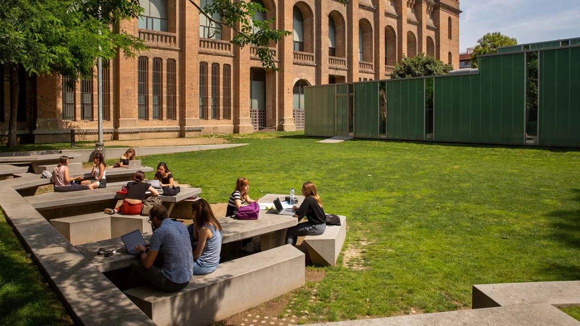 Universitas Terbaik di Spanyol Untuk Pelajar Internasional